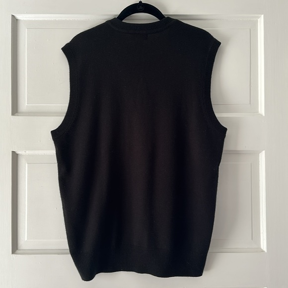 Dockers Argyle sweater vest in black and gray - Picture 4 of 4